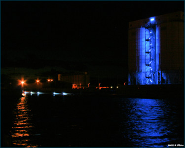 Tour bleue dans la nuit